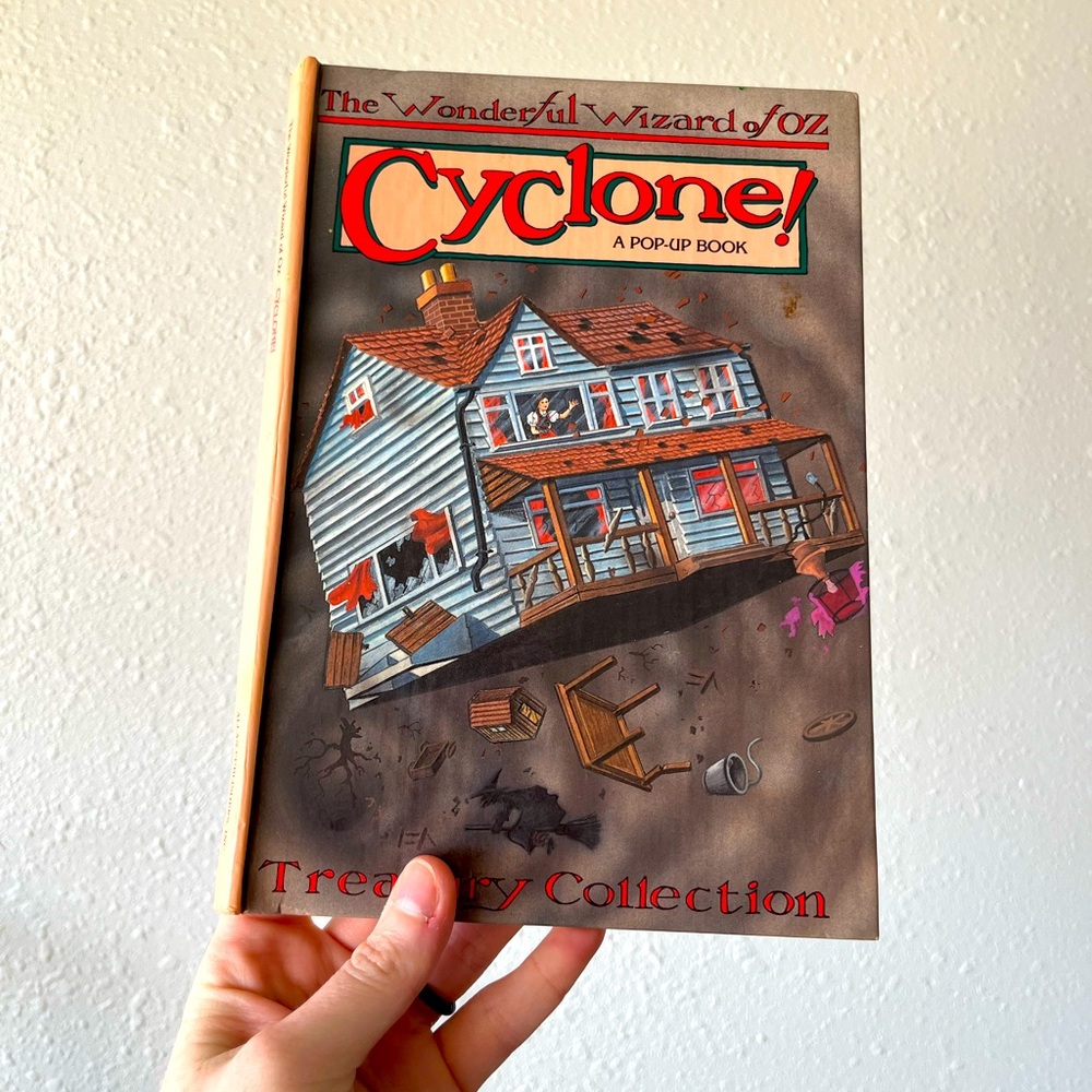 The Wonderful Wizard of‎ Oz: Cyclone! (A POP-UP BOOK, TREASURY COLLECTION)